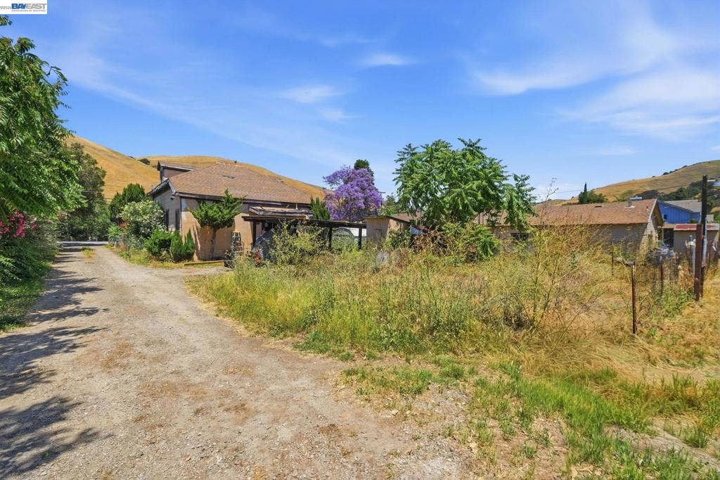 585 Old Canyon Rd, Fremont, CA 94536 585 Old Canyon Rd, Fremont, CA 94536