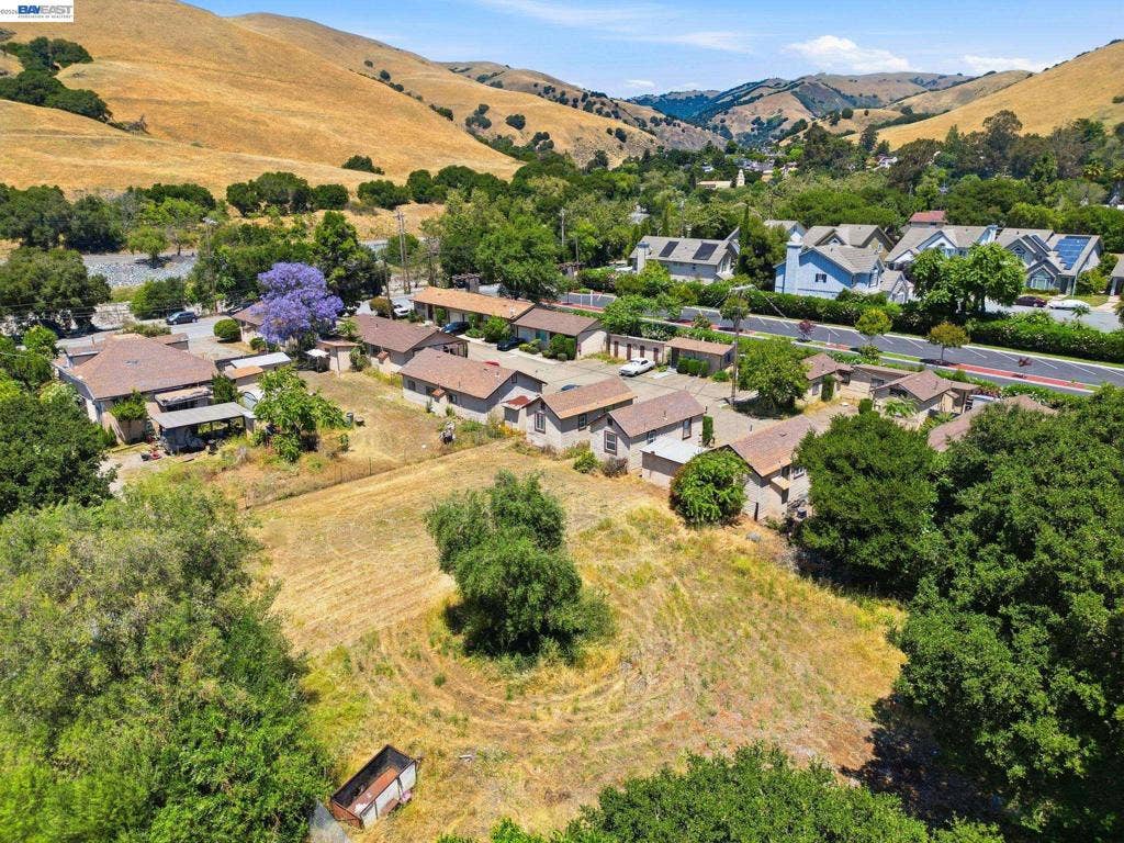585 Old Canyon Rd, Fremont, CA 94536 585 Old Canyon Rd, Fremont, CA 94536