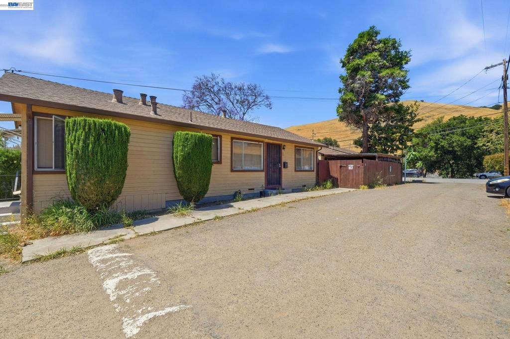 585 Old Canyon Rd, Fremont, CA 94536 585 Old Canyon Rd, Fremont, CA 94536