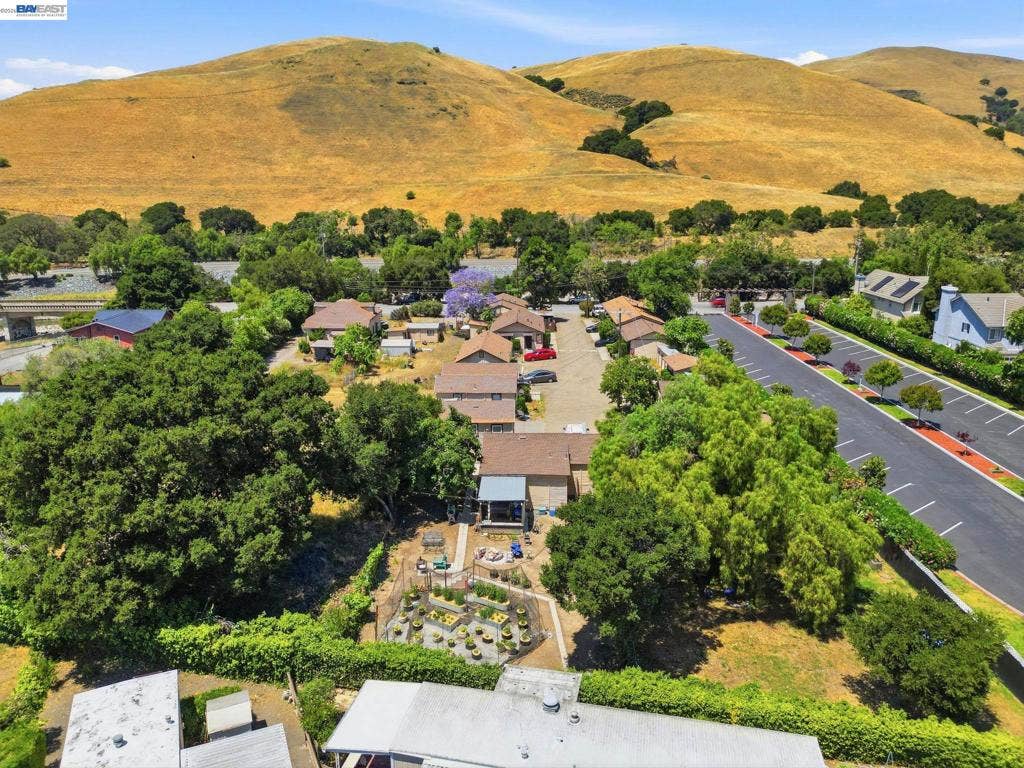 585 Old Canyon Rd, Fremont, CA 94536 585 Old Canyon Rd, Fremont, CA 94536
