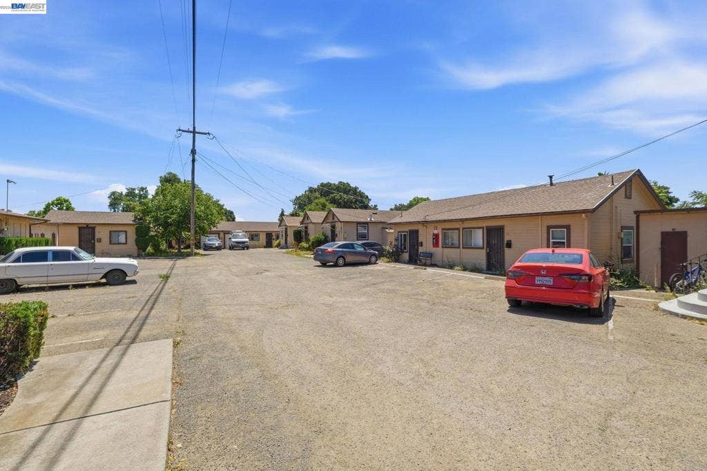 585 Old Canyon Rd, Fremont, CA 94536 585 Old Canyon Rd, Fremont, CA 94536