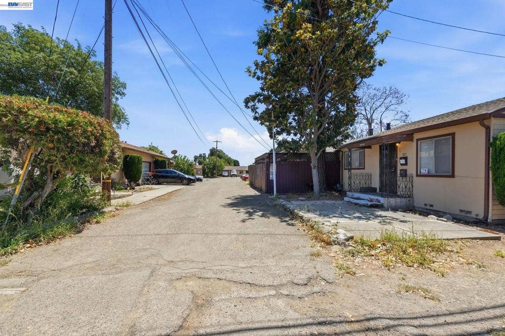 585 Old Canyon Rd, Fremont, CA 94536 585 Old Canyon Rd, Fremont, CA 94536