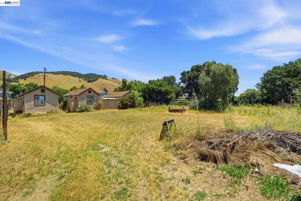 585 Old Canyon Rd, Fremont, CA 94536 585 Old Canyon Rd, Fremont, CA 94536