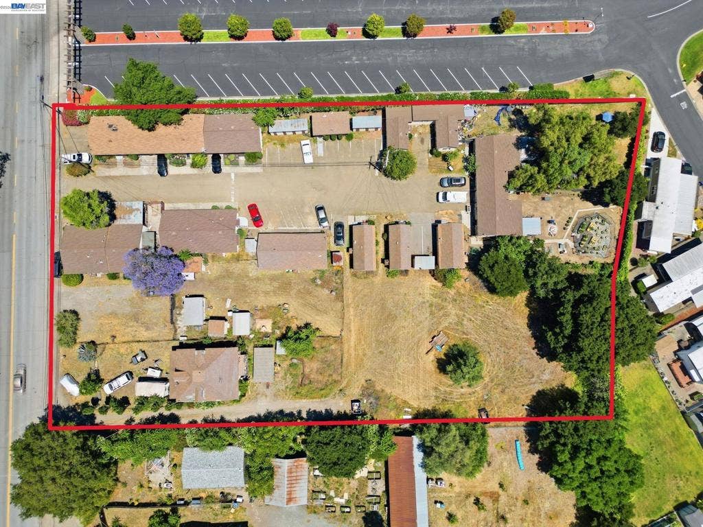 585 Old Canyon Rd, Fremont, CA 94536 585 Old Canyon Rd, Fremont, CA 94536