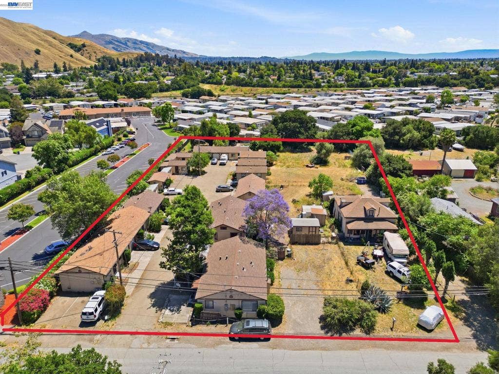 585 Old Canyon Rd, Fremont, CA 94536 585 Old Canyon Rd, Fremont, CA 94536