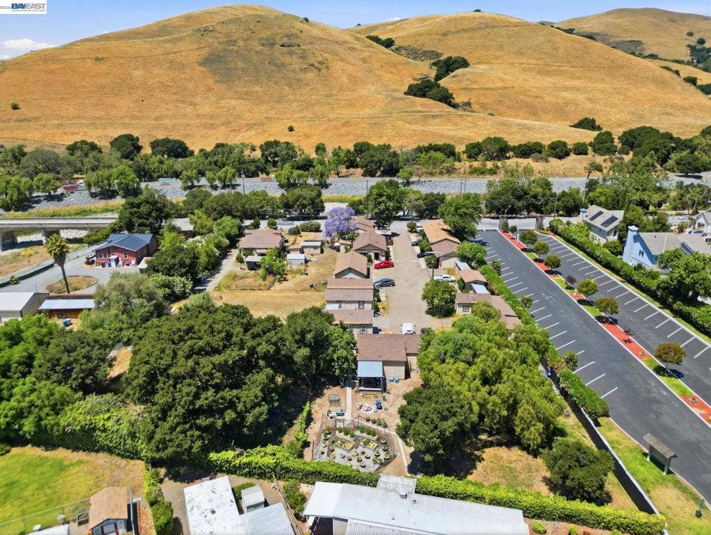 585 Old Canyon Rd, Fremont, CA 94536 585 Old Canyon Rd, Fremont, CA 94536
