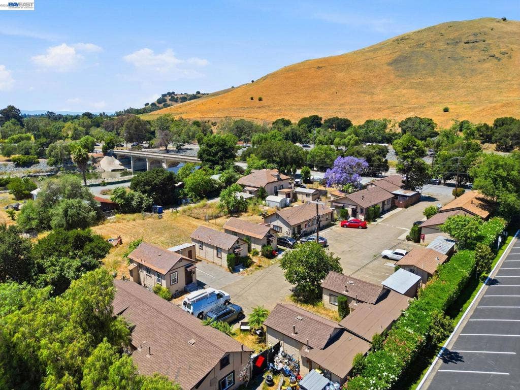 585 Old Canyon Rd, Fremont, CA 94536 585 Old Canyon Rd, Fremont, CA 94536