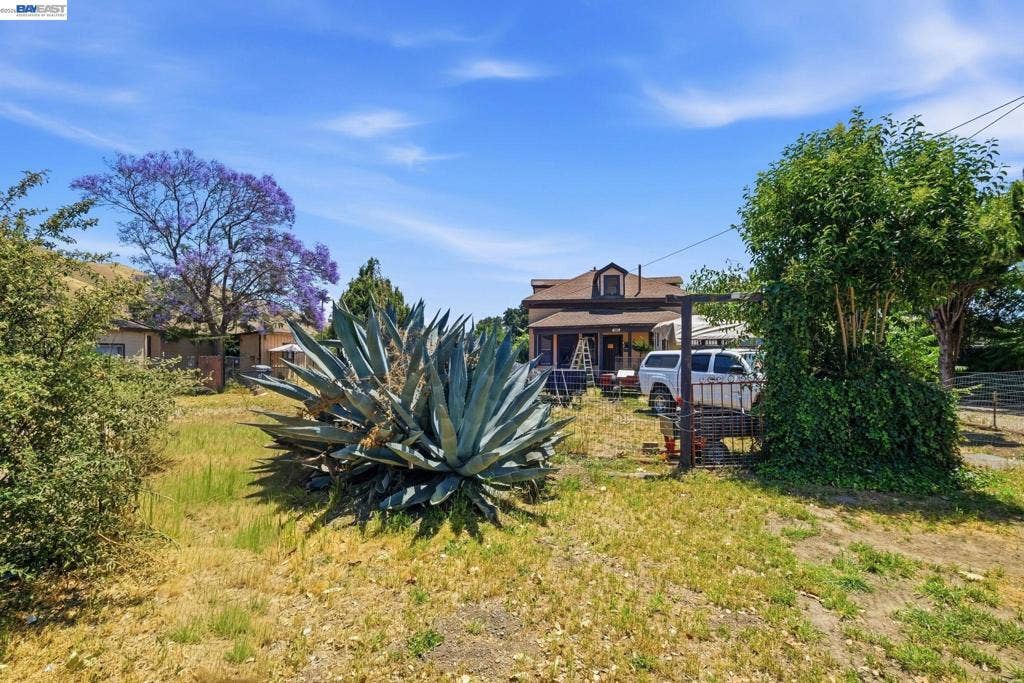 585 Old Canyon Rd, Fremont, CA 94536 585 Old Canyon Rd, Fremont, CA 94536