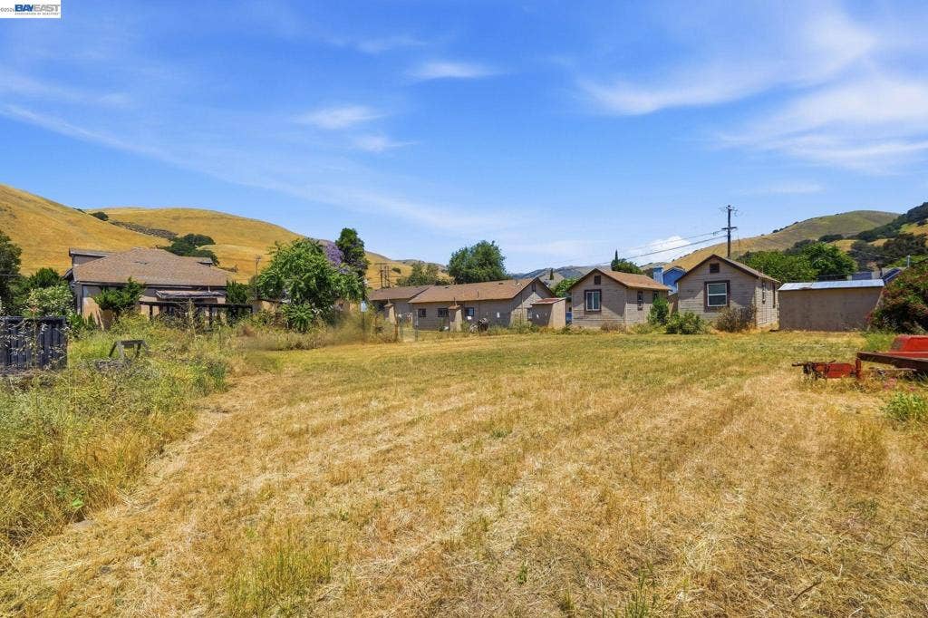 585 Old Canyon Rd, Fremont, CA 94536 585 Old Canyon Rd, Fremont, CA 94536