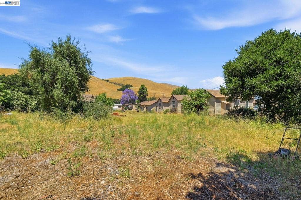 585 Old Canyon Rd, Fremont, CA 94536 585 Old Canyon Rd, Fremont, CA 94536