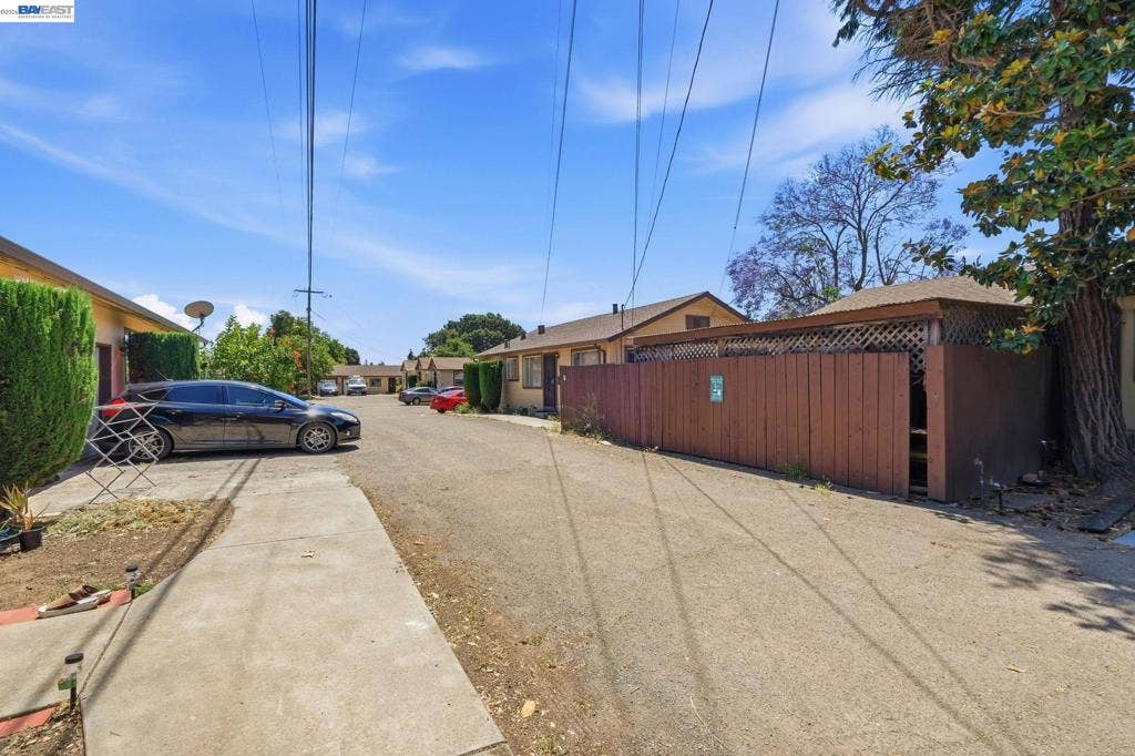 585 Old Canyon Rd, Fremont, CA 94536 585 Old Canyon Rd, Fremont, CA 94536