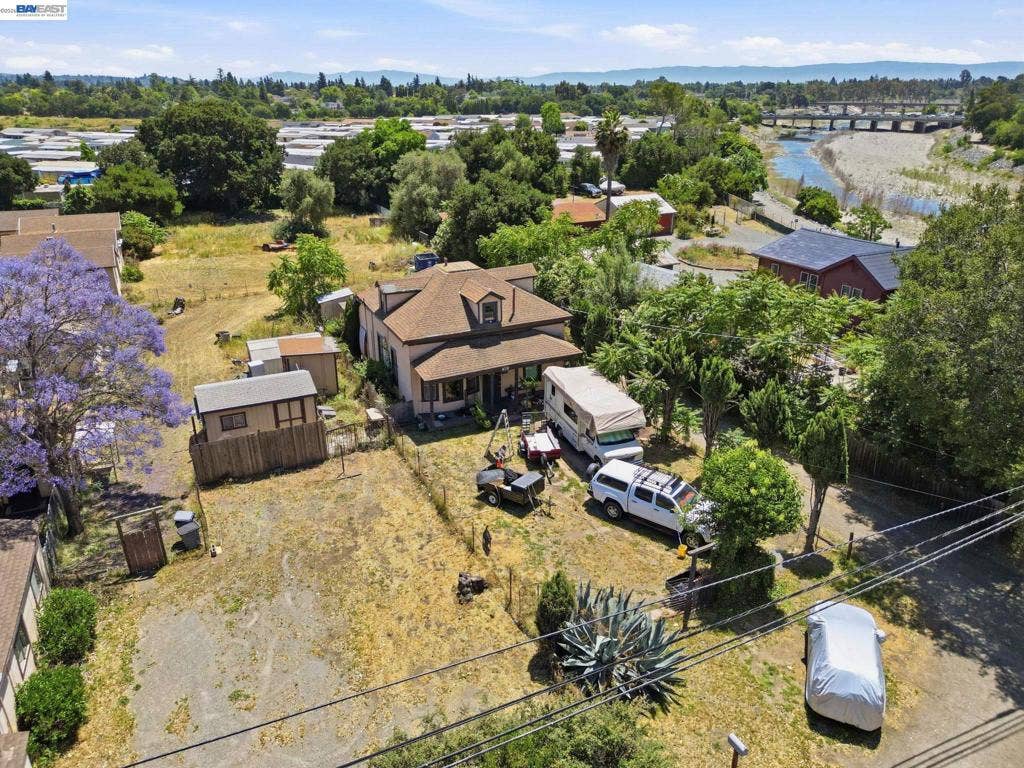 585 Old Canyon Rd, Fremont, CA 94536 585 Old Canyon Rd, Fremont, CA 94536