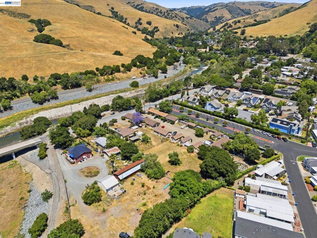 585 Old Canyon Rd, Fremont, CA 94536 585 Old Canyon Rd, Fremont, CA 94536