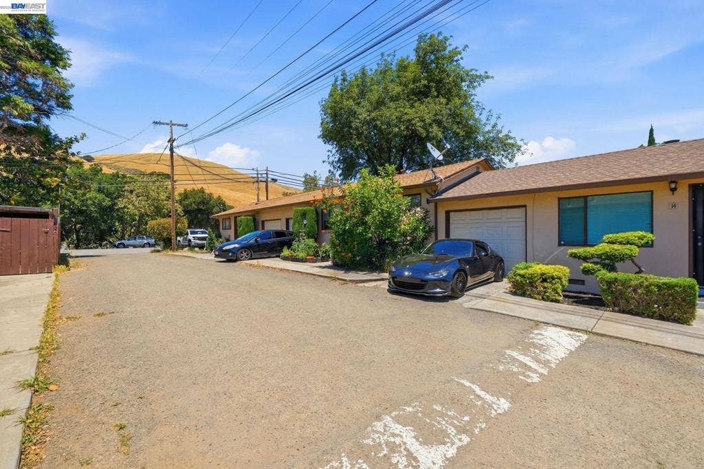 585 Old Canyon Rd, Fremont, CA 94536 585 Old Canyon Rd, Fremont, CA 94536