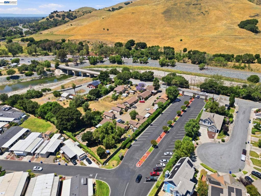 585 Old Canyon Rd, Fremont, CA 94536 585 Old Canyon Rd, Fremont, CA 94536