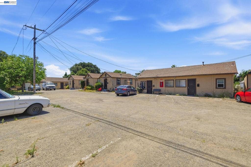585 Old Canyon Rd, Fremont, CA 94536 585 Old Canyon Rd, Fremont, CA 94536