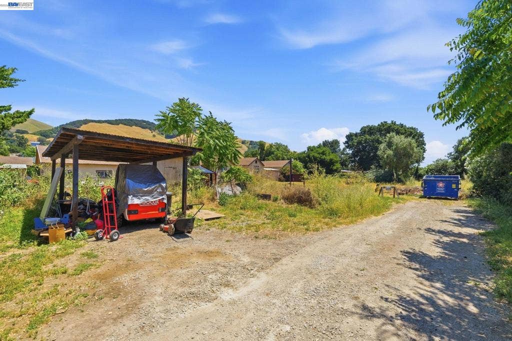 585 Old Canyon Rd, Fremont, CA 94536 585 Old Canyon Rd, Fremont, CA 94536