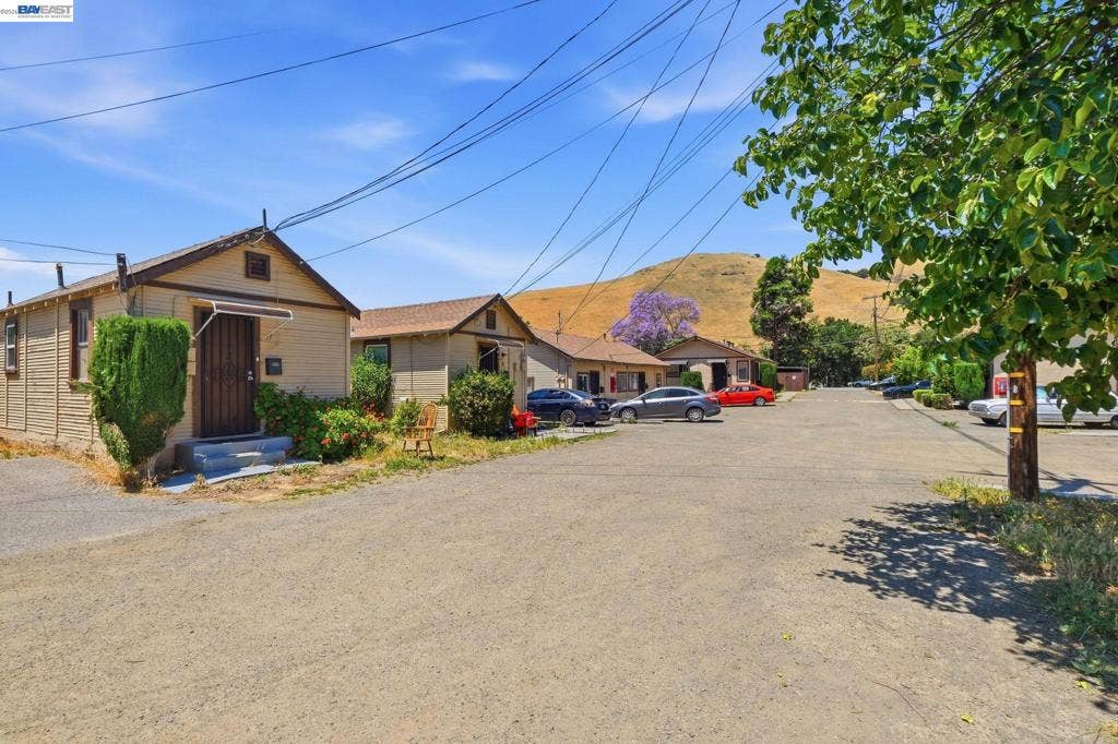 585 Old Canyon Rd, Fremont, CA 94536 585 Old Canyon Rd, Fremont, CA 94536