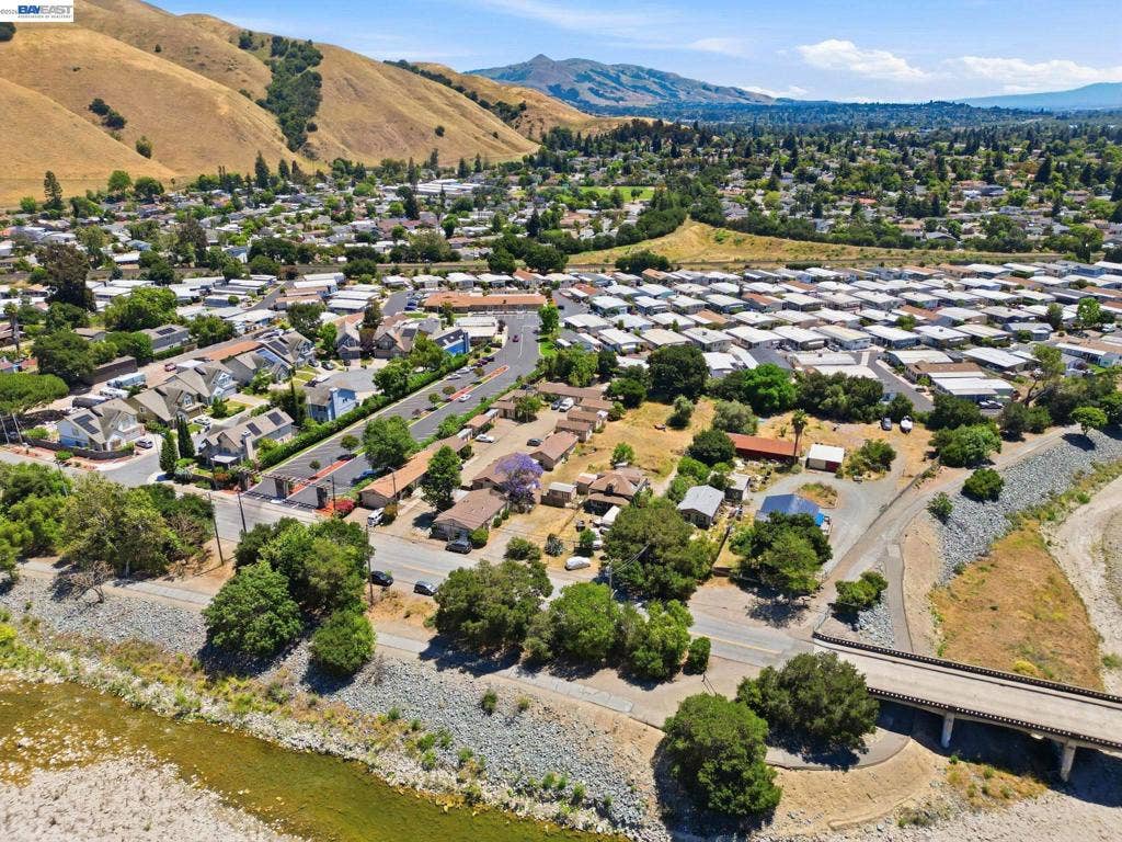 585 Old Canyon Rd, Fremont, CA 94536 585 Old Canyon Rd, Fremont, CA 94536