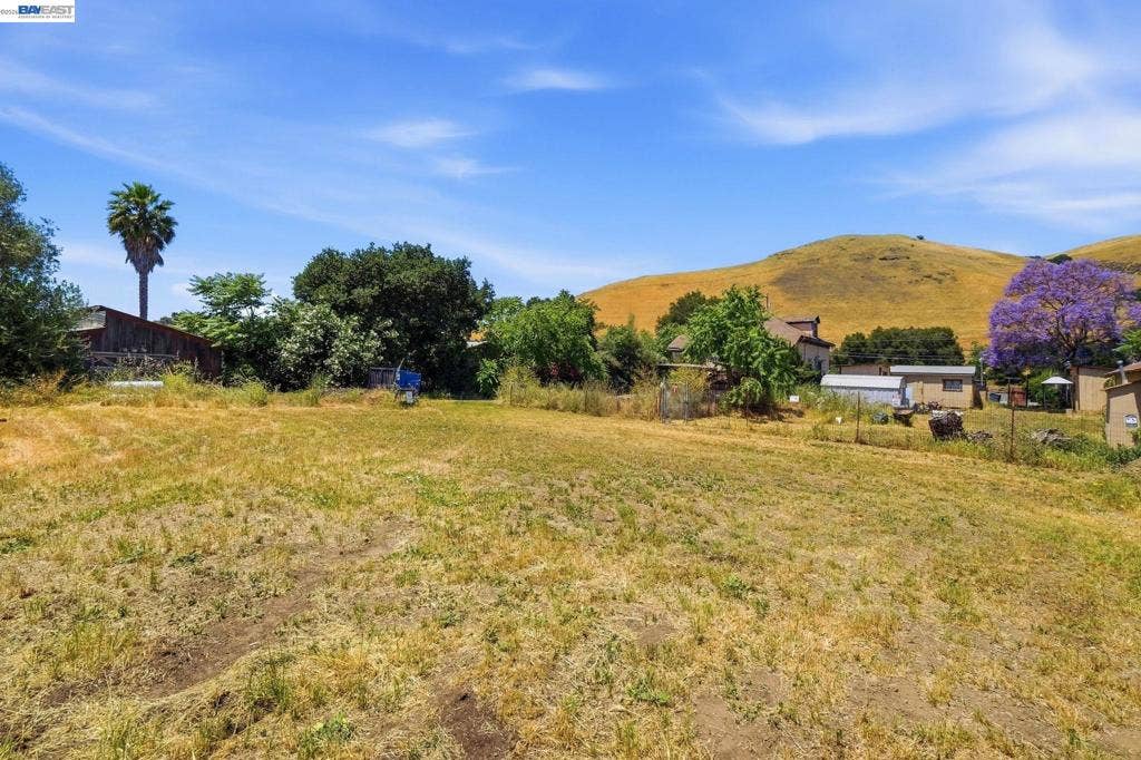 585 Old Canyon Rd, Fremont, CA 94536 585 Old Canyon Rd, Fremont, CA 94536