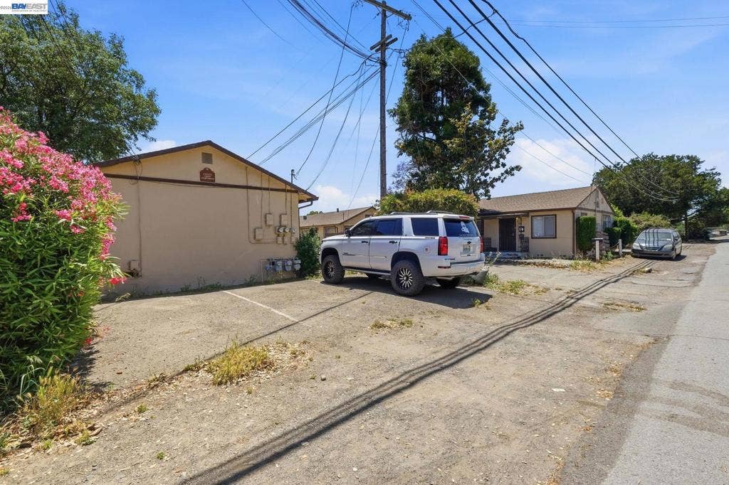 585 Old Canyon Rd, Fremont, CA 94536 585 Old Canyon Rd, Fremont, CA 94536