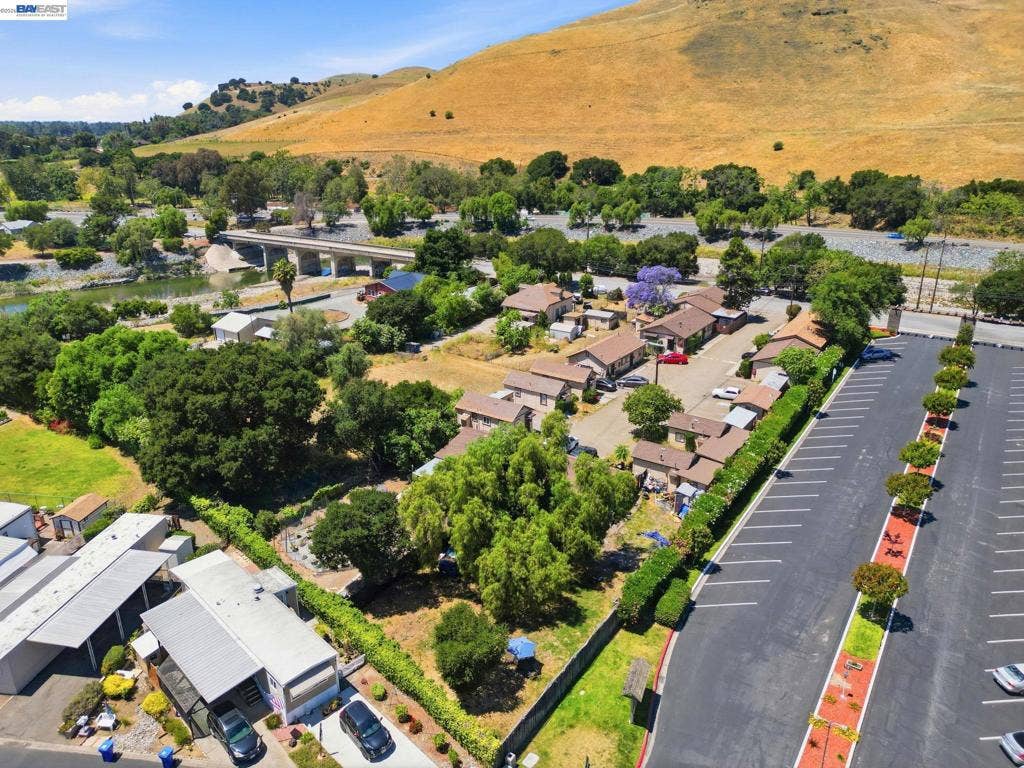 585 Old Canyon Rd, Fremont, CA 94536 585 Old Canyon Rd, Fremont, CA 94536