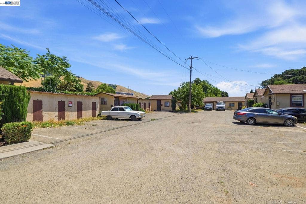 585 Old Canyon Rd, Fremont, CA 94536 585 Old Canyon Rd, Fremont, CA 94536