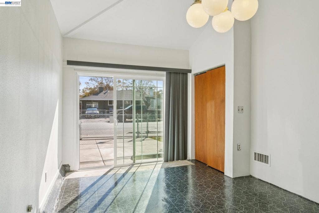 527 Capistrano, Oakland, CA 94603 Bonus Room