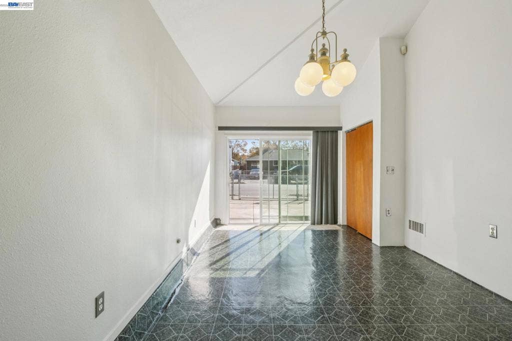 527 Capistrano, Oakland, CA 94603 Bonus Room
