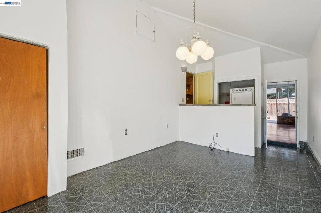 527 Capistrano, Oakland, CA 94603 Bonus Room