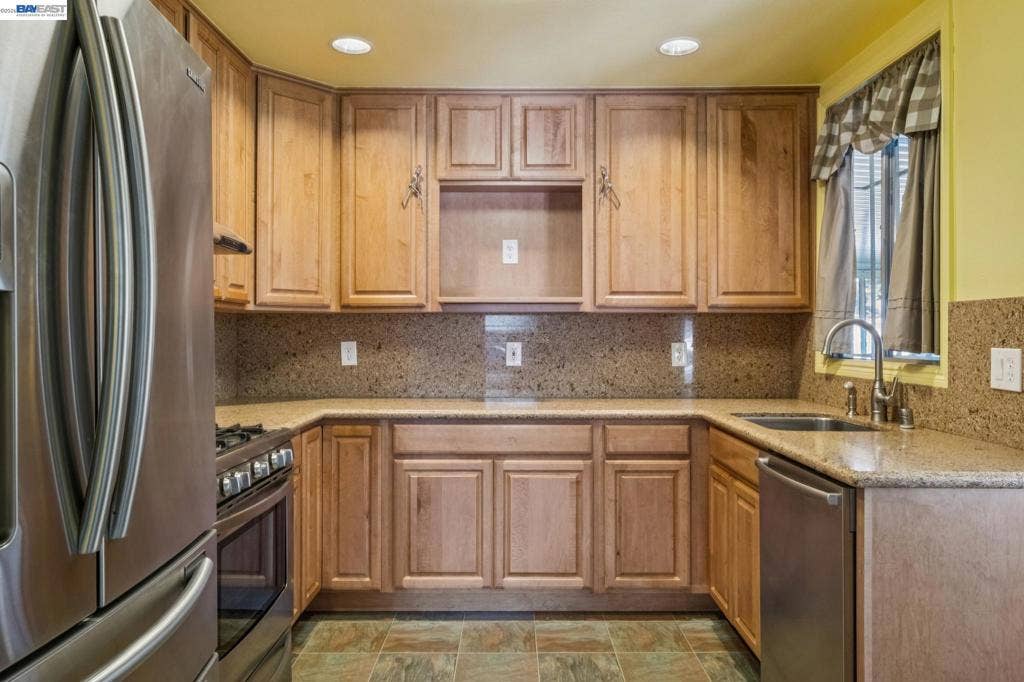 527 Capistrano, Oakland, CA 94603 527 Capistrano, Oakland, CA 94603