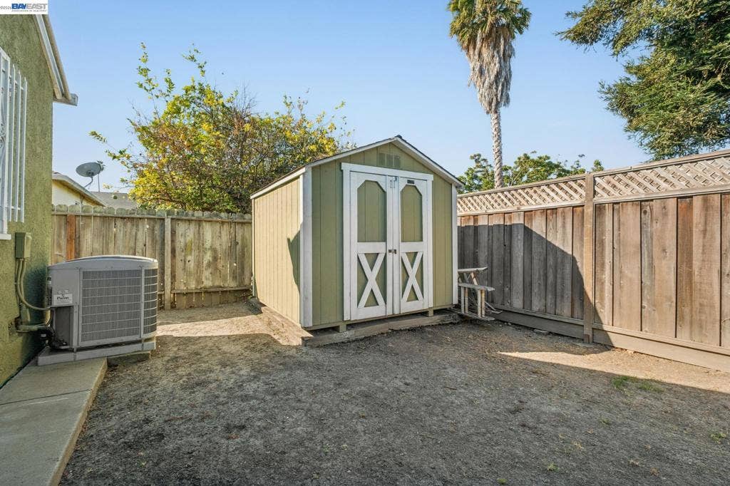 527 Capistrano, Oakland, CA 94603 527 Capistrano, Oakland, CA 94603