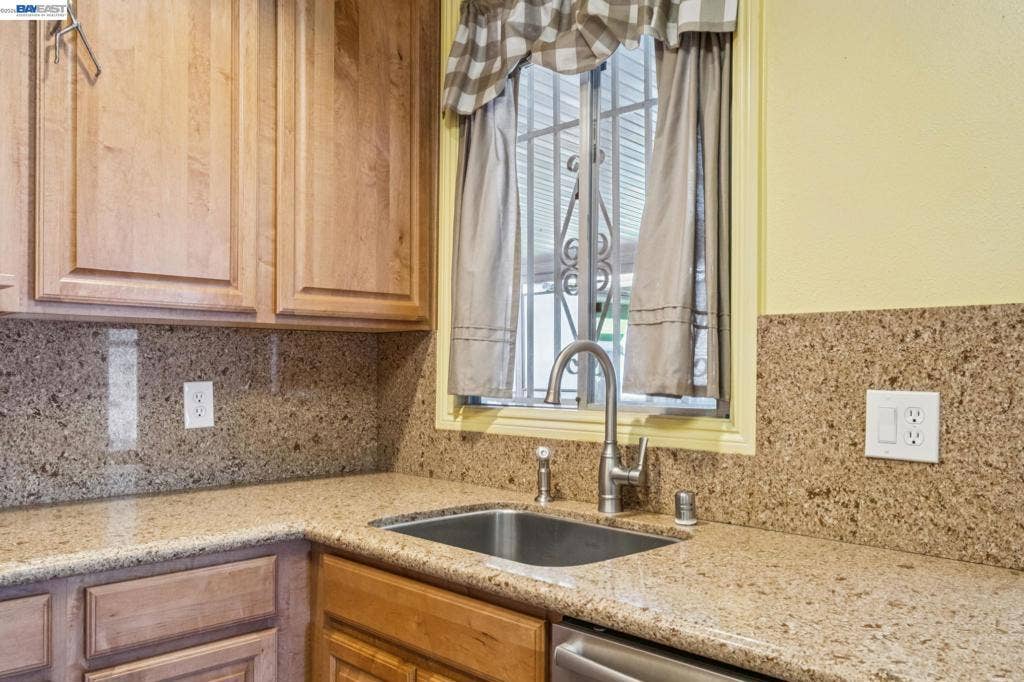 527 Capistrano, Oakland, CA 94603 527 Capistrano, Oakland, CA 94603
