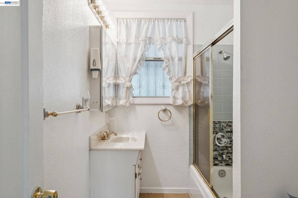 527 Capistrano, Oakland, CA 94603 527 Capistrano, Oakland, CA 94603
