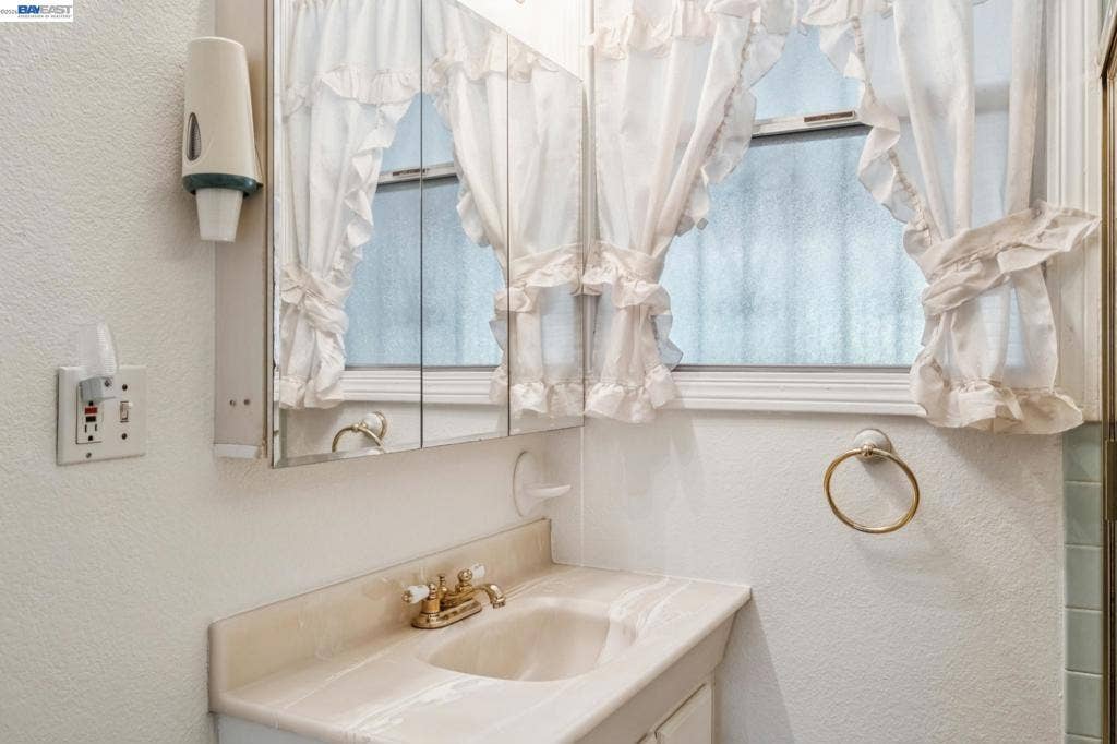 527 Capistrano, Oakland, CA 94603 527 Capistrano, Oakland, CA 94603