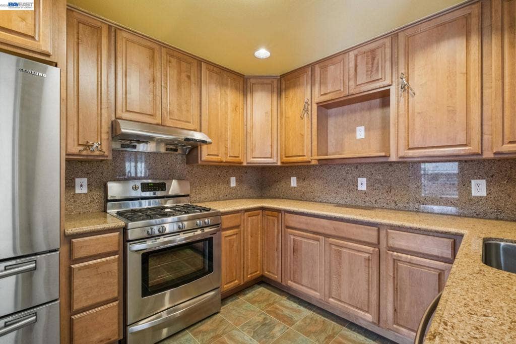 527 Capistrano, Oakland, CA 94603 527 Capistrano, Oakland, CA 94603