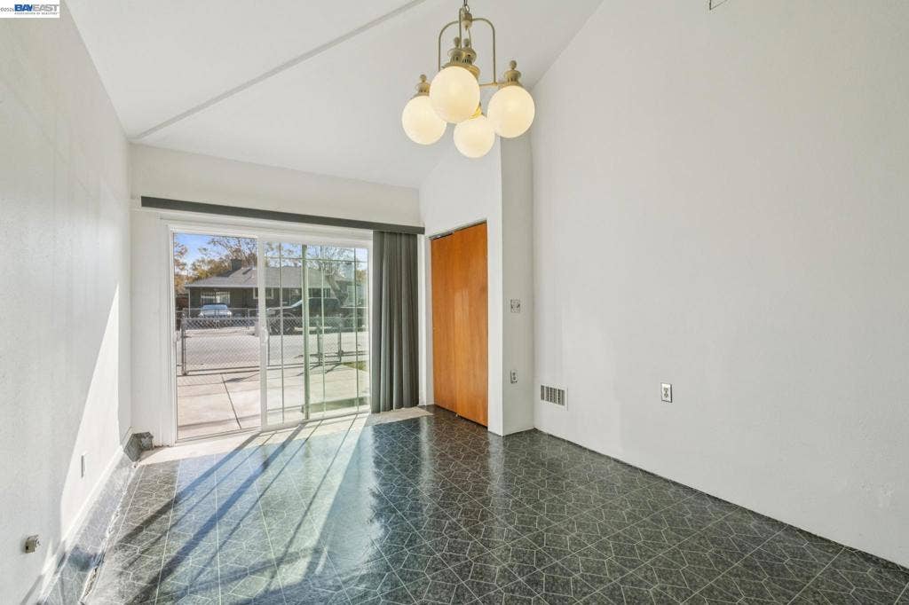 527 Capistrano, Oakland, CA 94603 Bonus Room