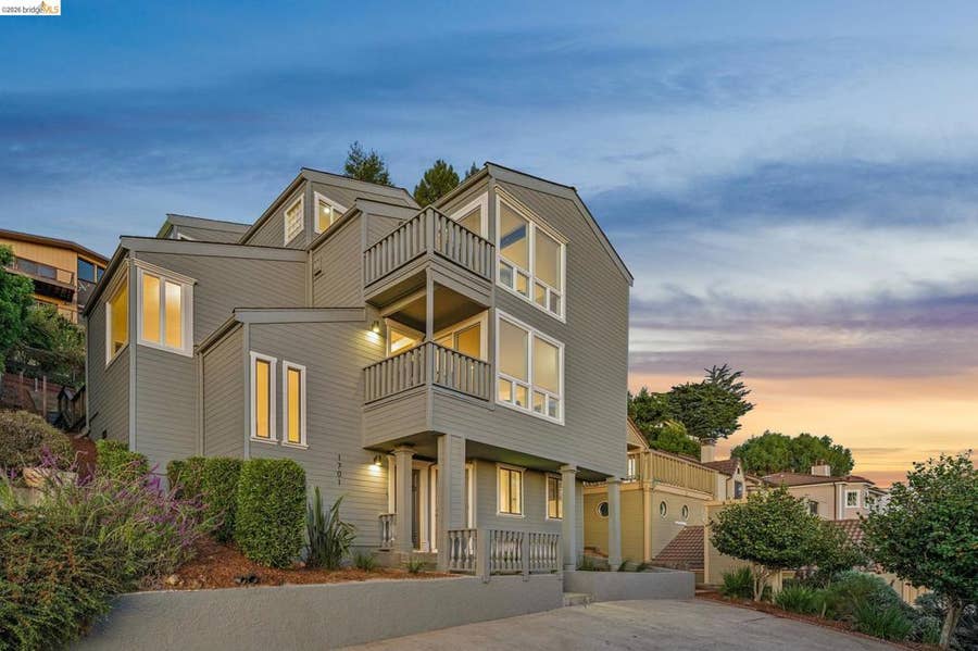 Property photo for 1701 Manzanita Dr, Oakland, CA