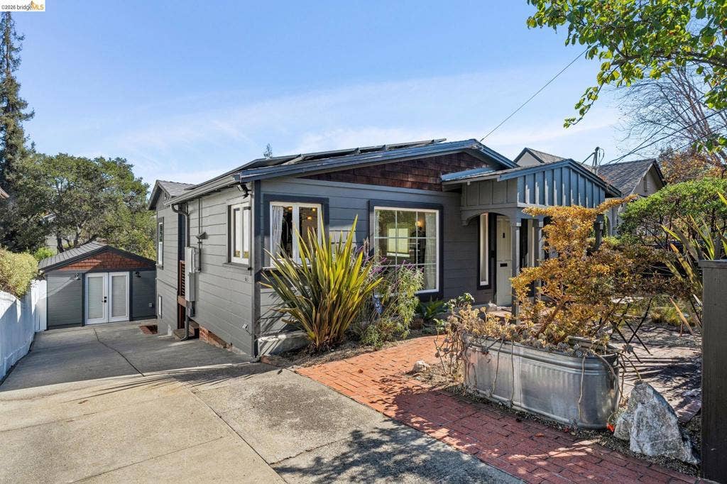 3706 Hillview St, Oakland, CA 94602 3706 Hillview St, Oakland, CA 94602