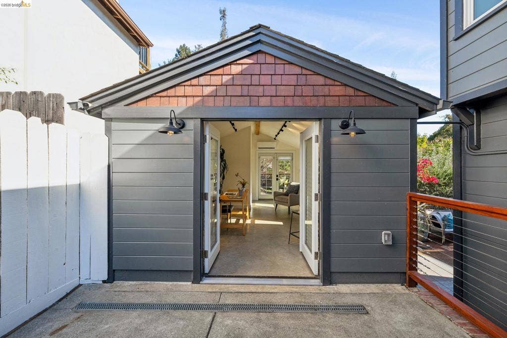 3706 Hillview St, Oakland, CA 94602 3706 Hillview St, Oakland, CA 94602