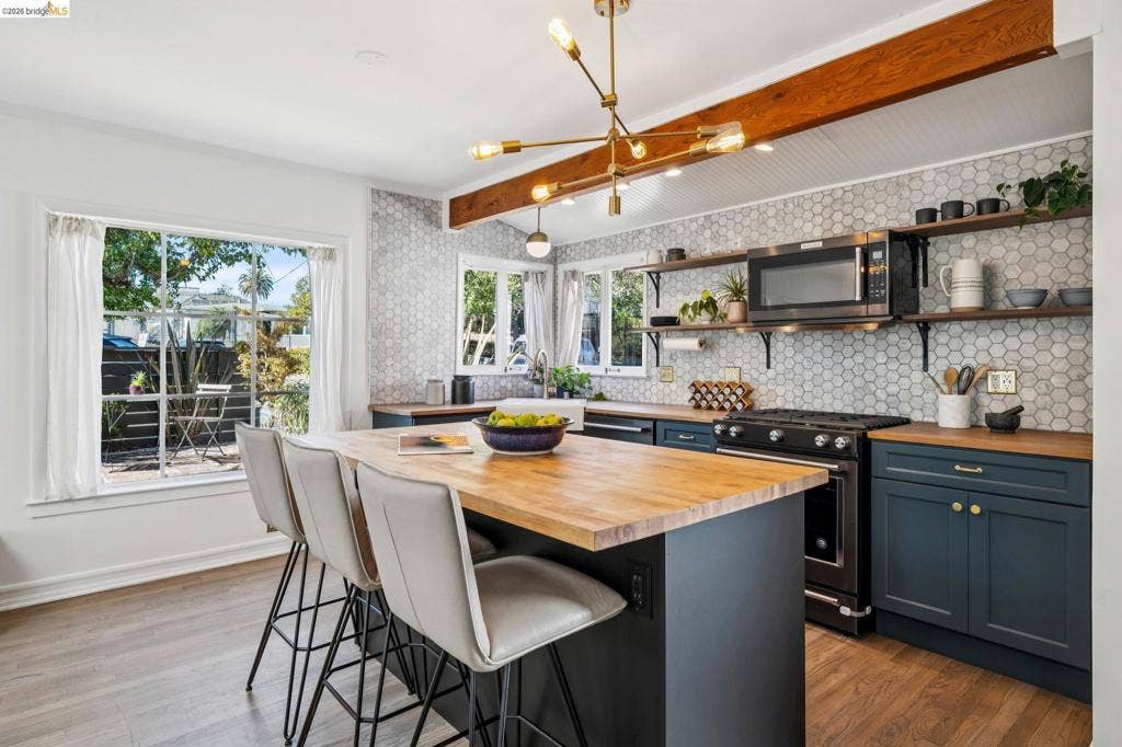 3706 Hillview St, Oakland, CA 94602 3706 Hillview St, Oakland, CA 94602