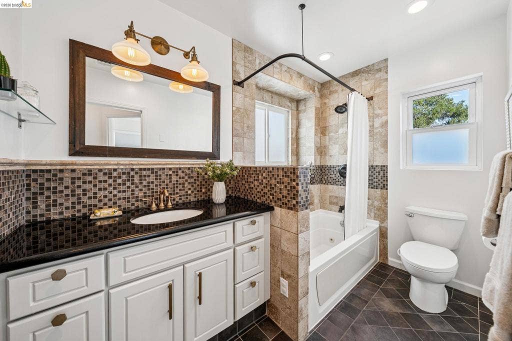 3706 Hillview St, Oakland, CA 94602 3706 Hillview St, Oakland, CA 94602