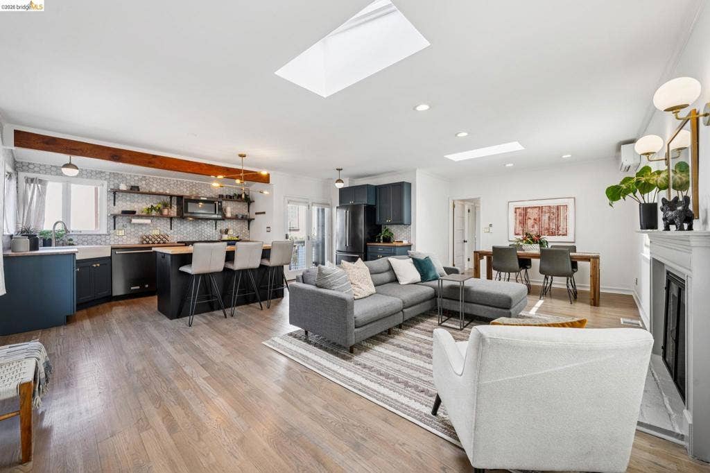 3706 Hillview St, Oakland, CA 94602 3706 Hillview St, Oakland, CA 94602