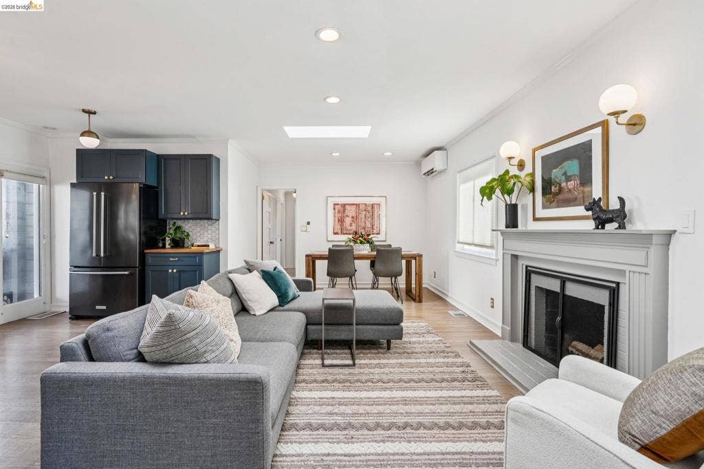 3706 Hillview St, Oakland, CA 94602 3706 Hillview St, Oakland, CA 94602