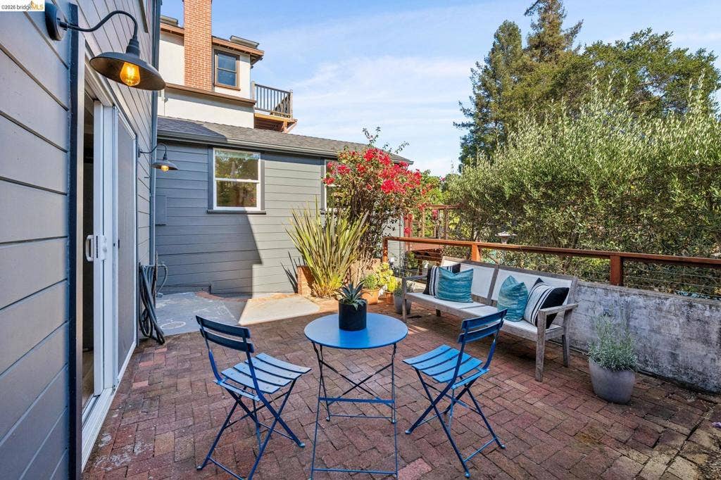 3706 Hillview St, Oakland, CA 94602 3706 Hillview St, Oakland, CA 94602