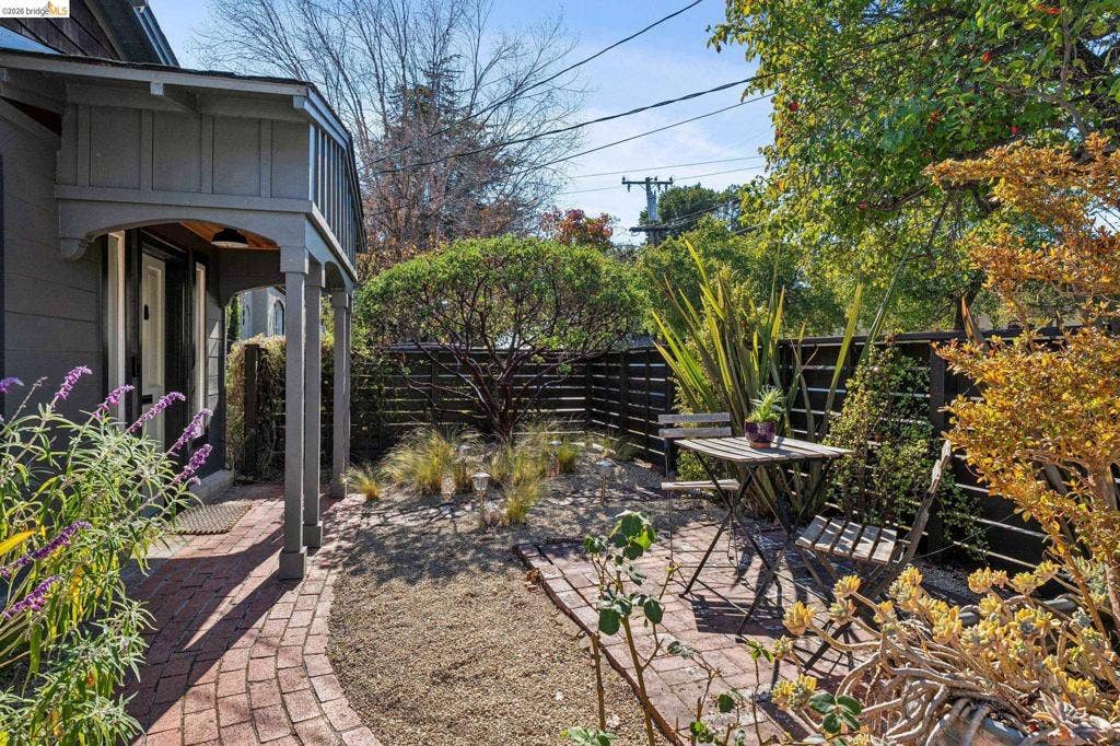 3706 Hillview St, Oakland, CA 94602 3706 Hillview St, Oakland, CA 94602