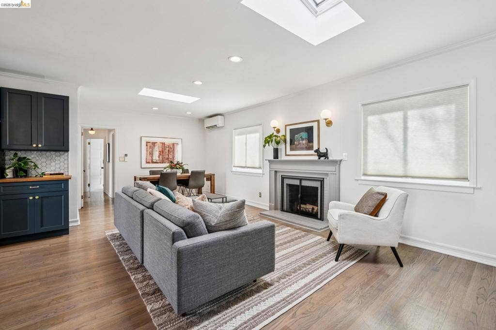 3706 Hillview St, Oakland, CA 94602 3706 Hillview St, Oakland, CA 94602