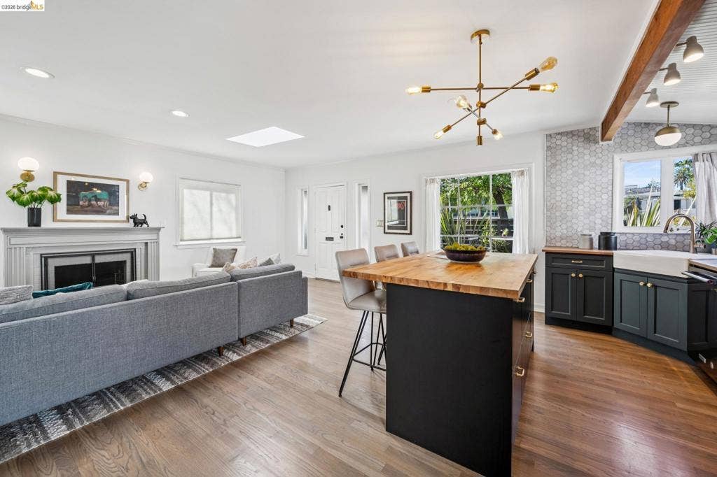 3706 Hillview St, Oakland, CA 94602 3706 Hillview St, Oakland, CA 94602