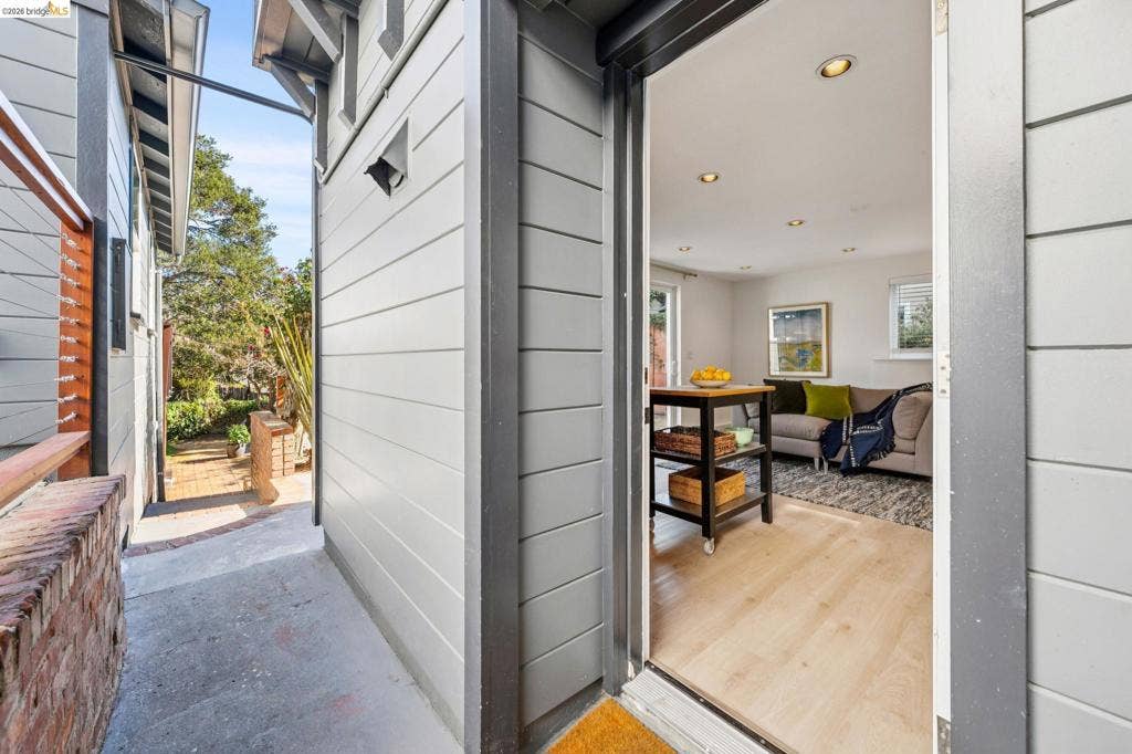 3706 Hillview St, Oakland, CA 94602 3706 Hillview St, Oakland, CA 94602