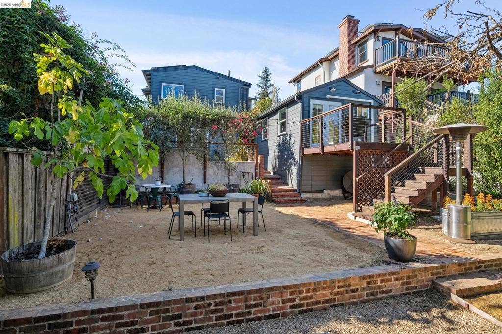 3706 Hillview St, Oakland, CA 94602 3706 Hillview St, Oakland, CA 94602